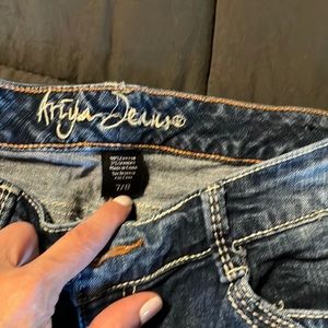 Ariya Jeans